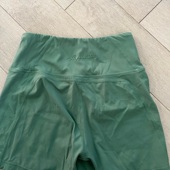 Alphalete Pulse surge shorts (M) - Picture 2 of 4